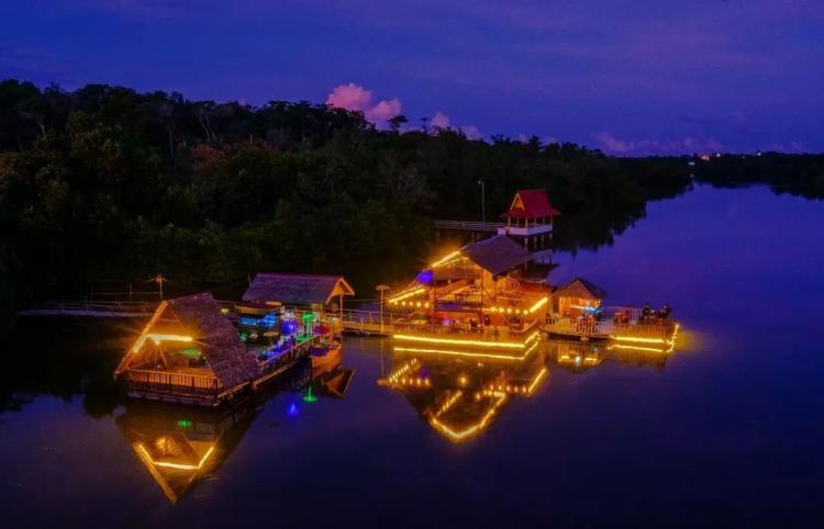 Discover Unique Culinary Tourism in Tanjungpinang: Cafe D'famz, Floating Cafe with Mangrove Forest Views