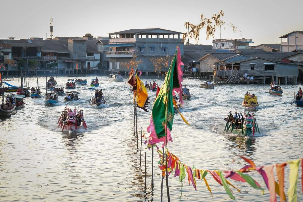 The dragon boat race in Tanjungpinang is a tourist attraction