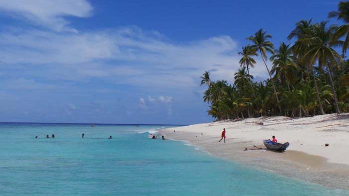 Pantai Pasir Manang