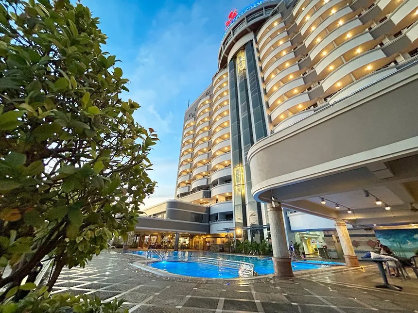 Dive into Luxury: The Exquisite Swimming Pool of Planet Holiday Hotel & Residence, Batam