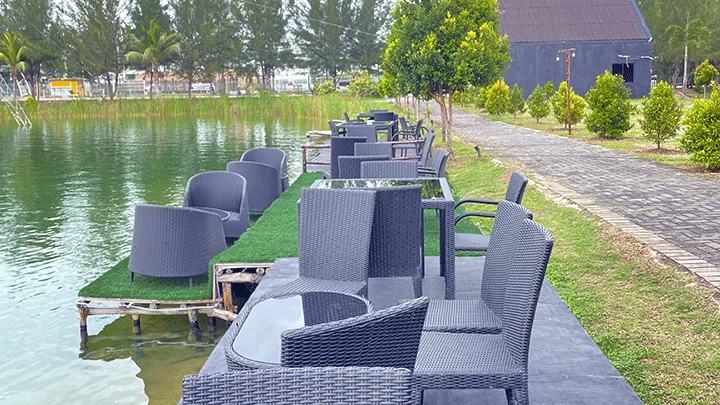 Lakeside Cafe: Batam's Waterfront Gem